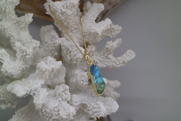 Load image into Gallery viewer, Labradorite Gemstone Gold Necklace
