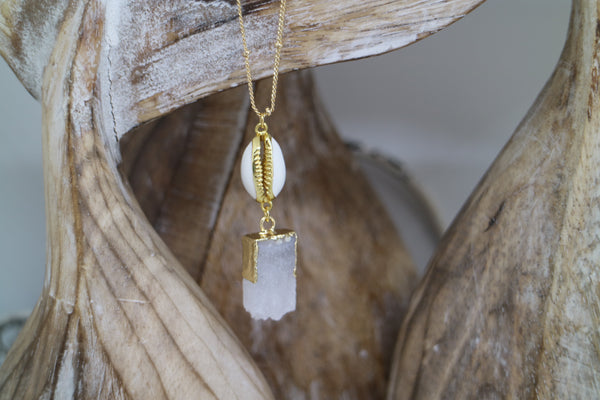 Load image into Gallery viewer, White Druzy Quartz gold necklace with shell
