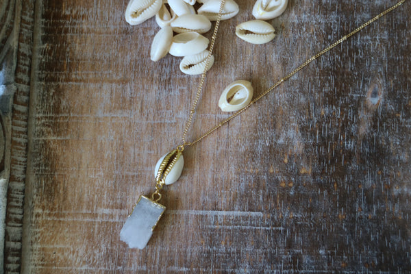 Load image into Gallery viewer, White Druzy Quartz gold necklace with shell
