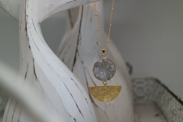 Load image into Gallery viewer, White Druzy Agate Crystal Gold Necklace with Hammered Charm
