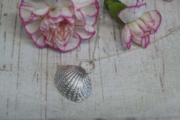 Load image into Gallery viewer, Silver Rhodium Shell Necklace
