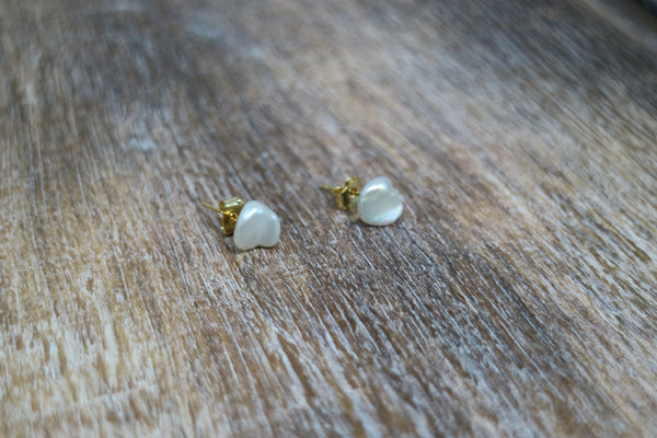 Load image into Gallery viewer, Fresh Water Pearl Gold Earring Studs
