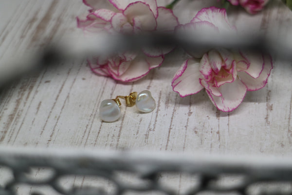 Load image into Gallery viewer, Fresh Water Pearl Gold Earring Studs
