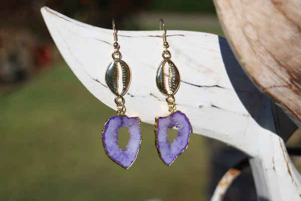 Load image into Gallery viewer, Purple Goede Druzy Agate earrings with gold plated edges and gold plated cowrie shell connectors
