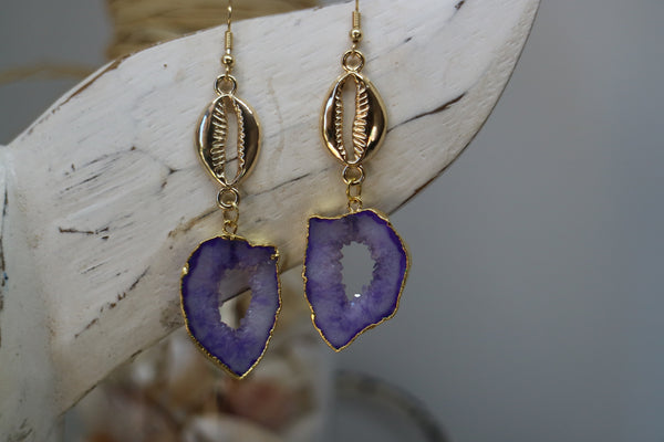 Load image into Gallery viewer, Purple Goede Druzy Agate earrings with gold plated edges and gold plated cowrie shell connectors
