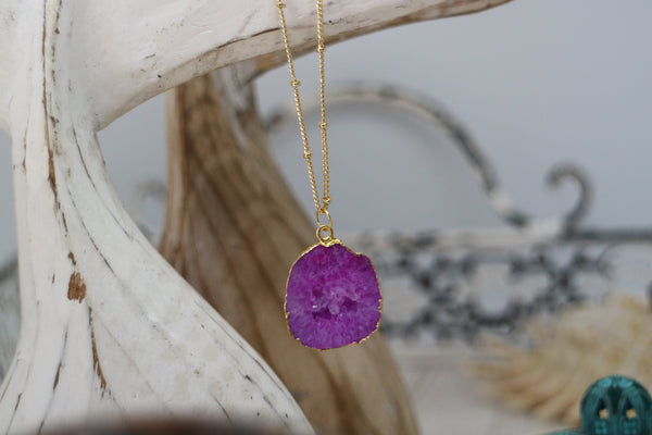 Load image into Gallery viewer, Pink Geode Druzy Crystal Gold Necklace
