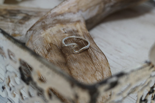 Load image into Gallery viewer, Sterling silver wave ring
