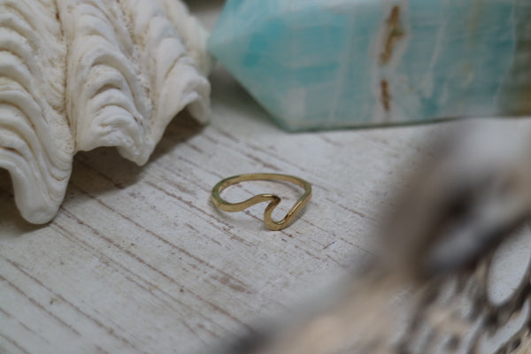 Load image into Gallery viewer, Gold plated wave ring
