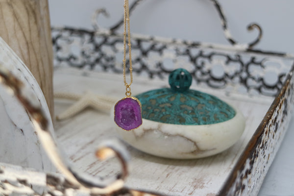 Load image into Gallery viewer, Pink Geode Druzy Agate Crystal Gold Necklace
