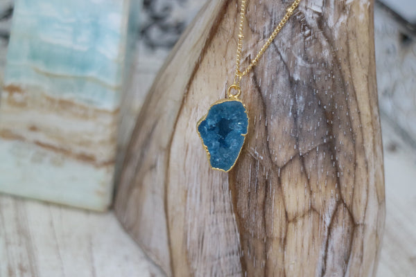 Load image into Gallery viewer, Blue Geode Druzy Agate Crystal Gold Necklace
