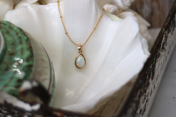 Load image into Gallery viewer, White opal teardrop gold necklace
