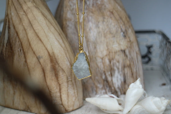 Load image into Gallery viewer, White agate gold necklace
