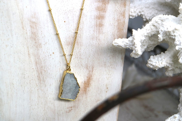 Load image into Gallery viewer, White agate gold necklace
