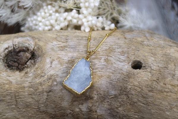 Load image into Gallery viewer, White agate gold necklace
