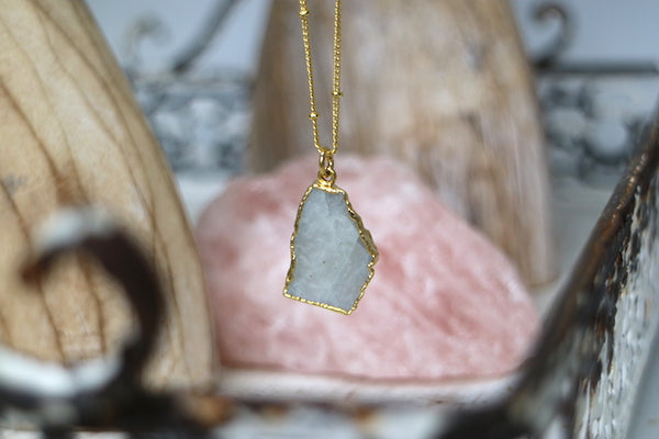 Load image into Gallery viewer, White agate gold necklace
