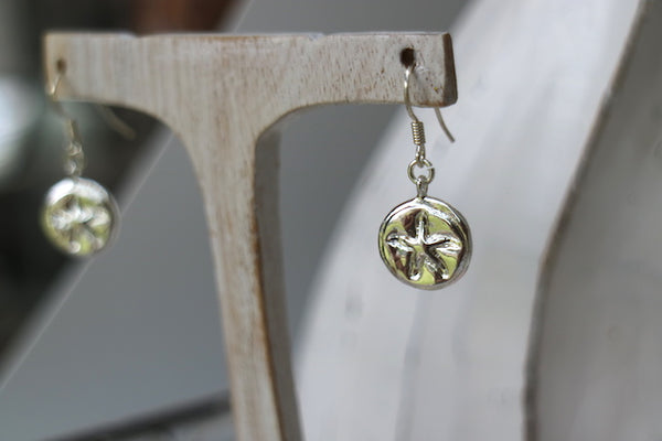 Load image into Gallery viewer, Silver starfish coin earrings
