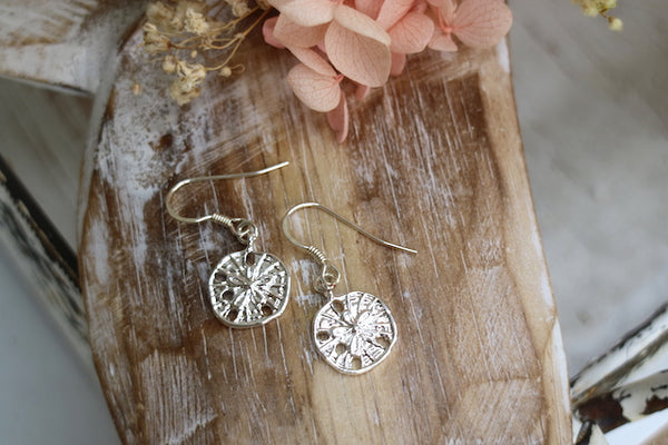 Load image into Gallery viewer, Silver sand dollar shell earrings
