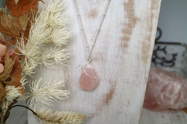 Load image into Gallery viewer, Rose quartz silver necklace

