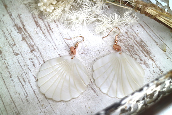 Load image into Gallery viewer, Pearl Shell Rose Gold Earrings
