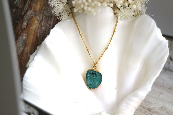 Load image into Gallery viewer, Green Geode Druzy Agate Crystal Gold Necklace
