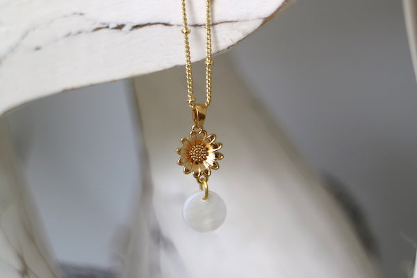 Load image into Gallery viewer, Childrens Gold Sunflower and Pearl Shell necklace
