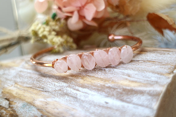 Load image into Gallery viewer, Rose quartz and rose gold cuff bangle
