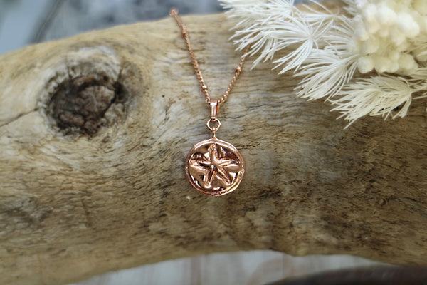 Load image into Gallery viewer, Rose gold starfish necklace
