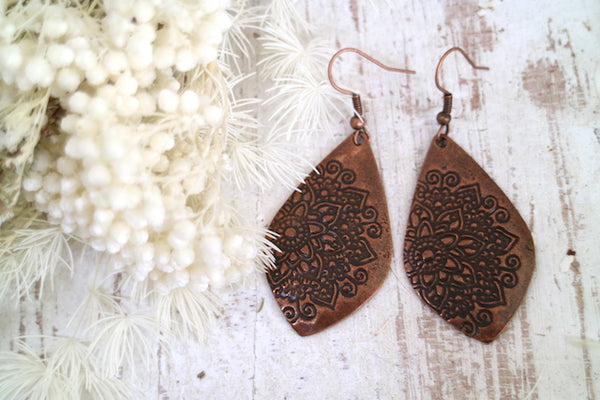 Load image into Gallery viewer, Bohemian floral engraved copper earrings
