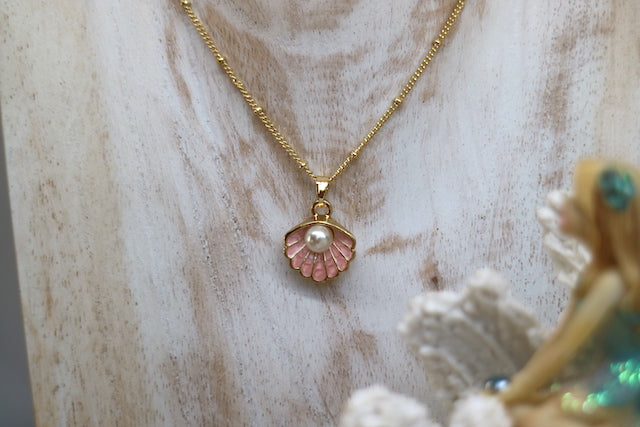 Children's pink and gold shell necklace with pearl