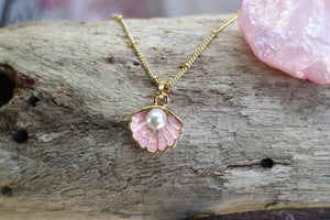 Children's pink and gold shell necklace with pearl
