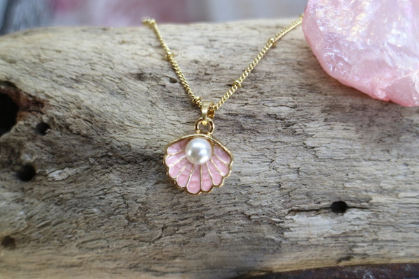 Load image into Gallery viewer, Children&#39;s pink and gold shell necklace with pearl
