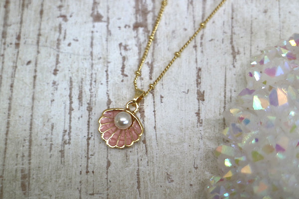 Load image into Gallery viewer, Children&#39;s pink and gold shell necklace with pearl
