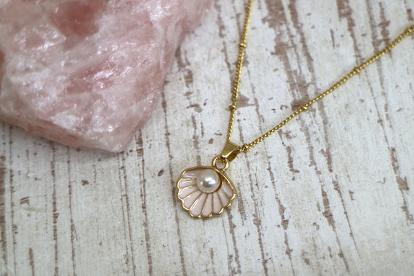 Load image into Gallery viewer, Children&#39;s baby pink and gold shell necklace with pearl
