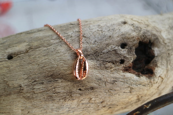 Load image into Gallery viewer, Rose gold cowrie shell necklace
