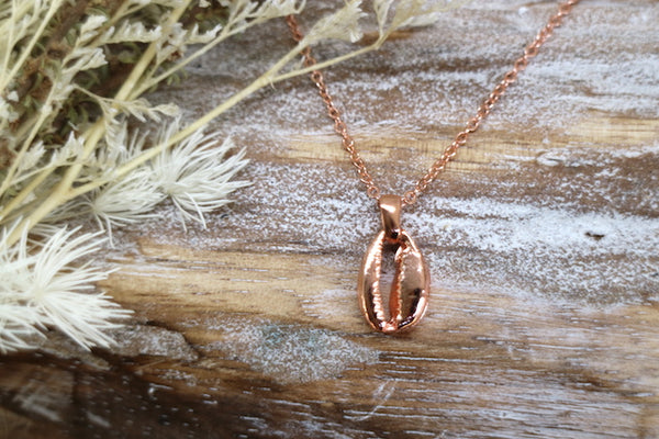Load image into Gallery viewer, Rose gold cowrie shell necklace
