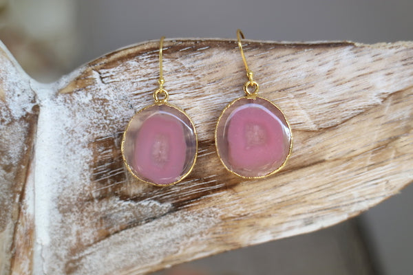 Load image into Gallery viewer, Pink agate gold earrings
