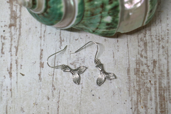 Load image into Gallery viewer, Rhodium silver whale tail earrings
