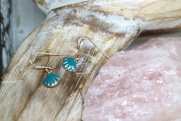 Load image into Gallery viewer, Children&#39;s rose gold and blue shell earrings
