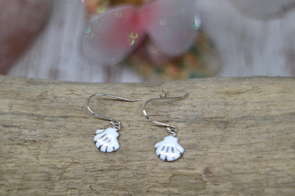 Load image into Gallery viewer, Children&#39;s silver and white shell earrings
