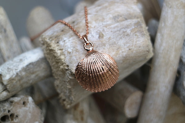 Load image into Gallery viewer, Rose gold shell necklace
