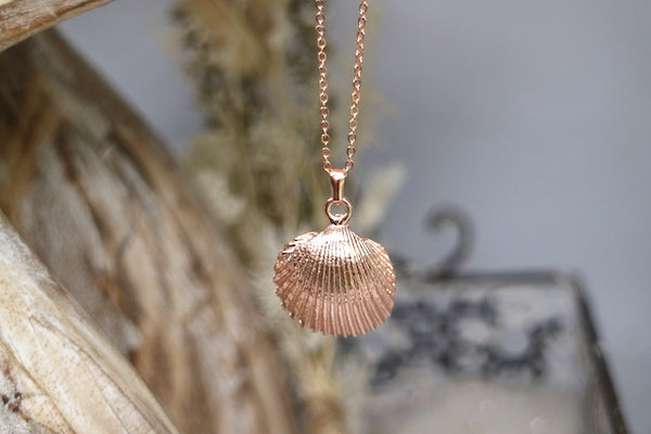 Load image into Gallery viewer, Rose gold shell necklace
