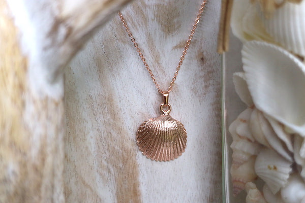 Load image into Gallery viewer, Rose gold shell necklace
