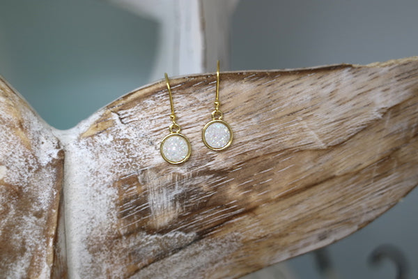 Load image into Gallery viewer, White druzy quartz gold earrings
