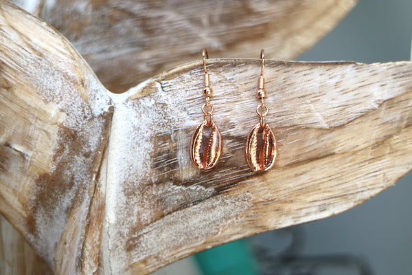Load image into Gallery viewer, Rose gold cowrie shell earrings
