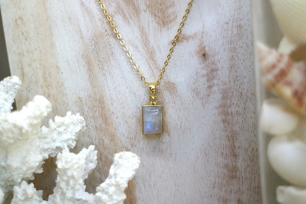 Load image into Gallery viewer, Moonstone gold necklace
