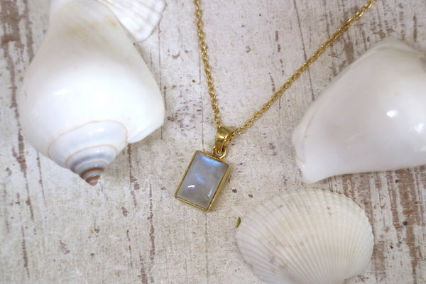 Load image into Gallery viewer, Moonstone gold necklace
