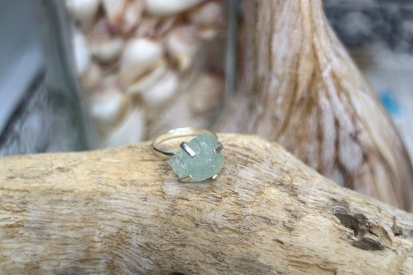 Load image into Gallery viewer, Sterling silver aquamarine raw gemstone claw ring
