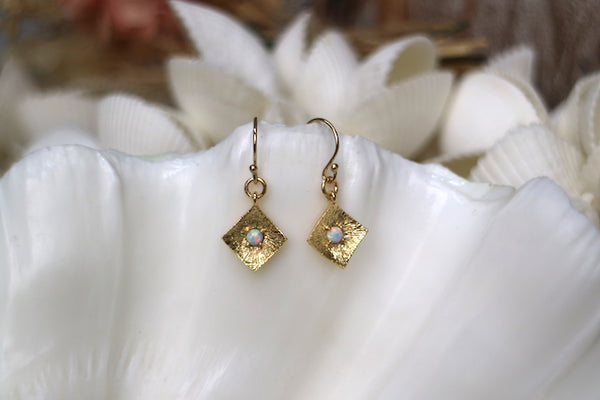 Load image into Gallery viewer, White opal gold earrings
