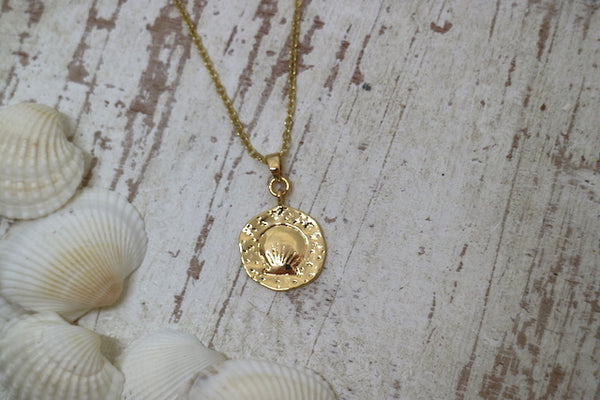 Load image into Gallery viewer, Gold shell coin pendant necklace
