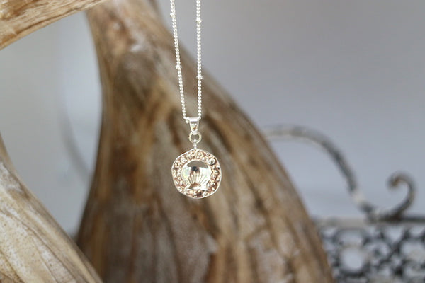 Load image into Gallery viewer, Silver shell coin pendant necklace
